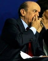 serrra_dedo_no_nariz