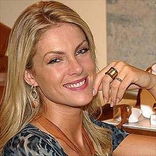 ana_hickmann