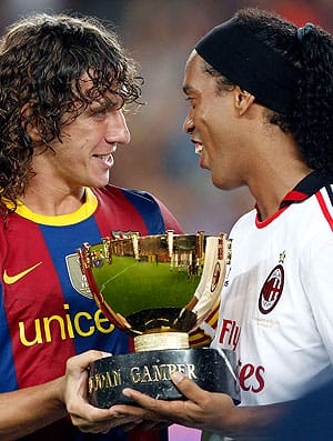 ronaldinhogaucho_barcelona_trofeu