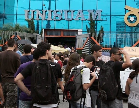 07_estudantes_575x4481