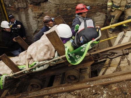 chile-protesto-mina-reuters-20101123-HG