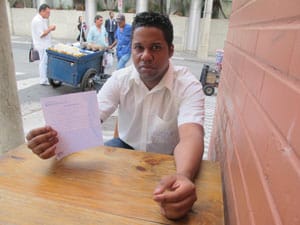 Luiz foi agredido em maio e ainda faz tratamento. (Foto: Carolina Iskandarian/ G1)