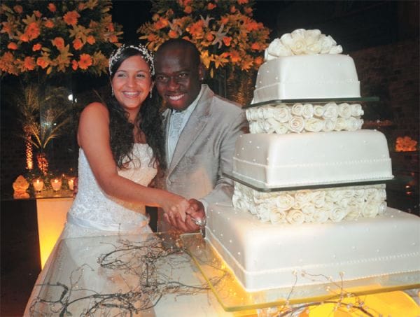 douglas-silva-sobe-ao-altar-com-carolina