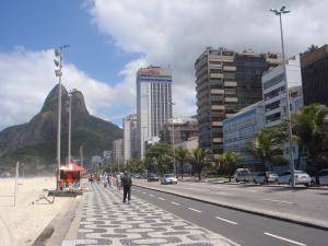 leblon mendiga surrada por jovens da classe media