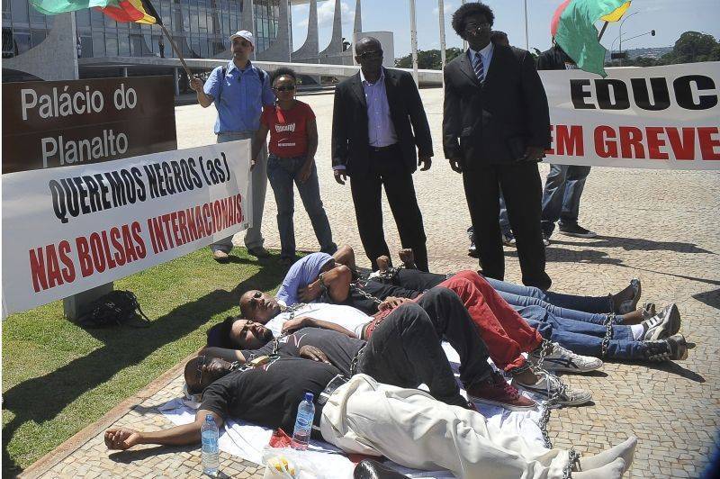 educafro-acorrentados