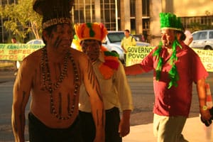 Indios-ProtestoSaude-Mai12-i