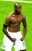 balottelli-comemora-gol