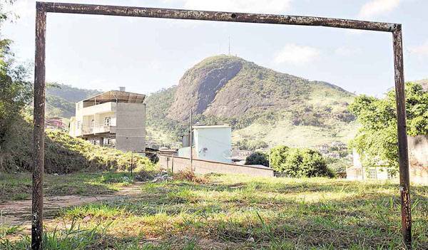 campo de futebol e abuso sexual