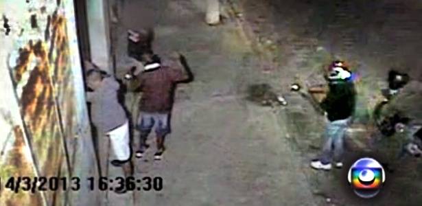 mortos em calcada suposto policiais