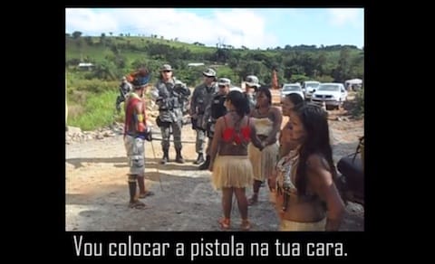 pistola na cara