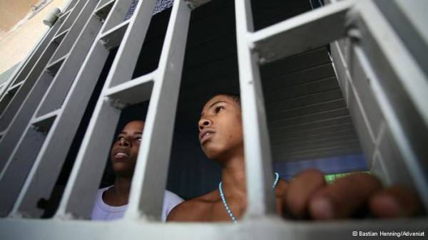 016977554 30300-600x337