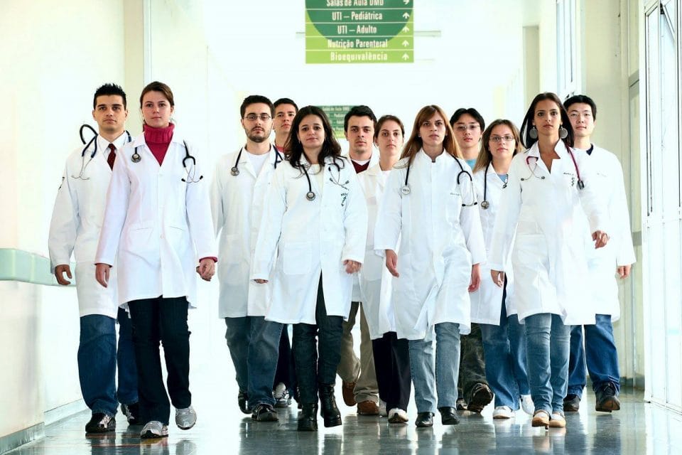 Alunos medicina tratada