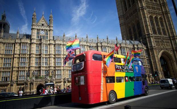 rainbow-bus-uk