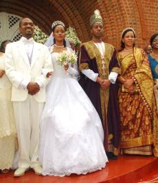 PrincesaRuthNsemereKomuntalecasandocomChristopherThomasumamericano