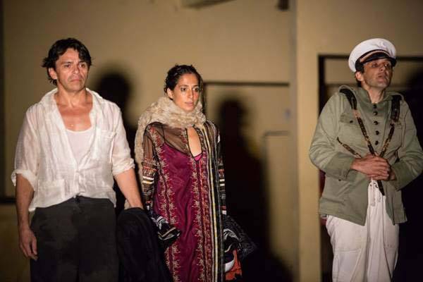 Peça Duelo, com Camila Pitanga, lota teatro no Cena Contenporanea