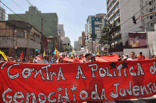 Grito dos Excluídos reúne 4 mil em SP contra extermínio de jovens