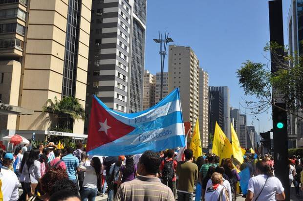 Grito dos Excluídos reúne 4 mil em SP contra extermínio de jovens