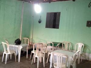 Policial suspeito de matar por racismo se entrega e fica livre