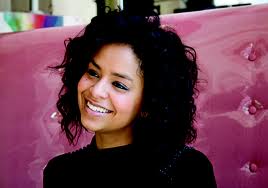 ATRIZ E APRESENTADORA DA RTP2 DENUNCIA RACISMO EM PORTUGAL