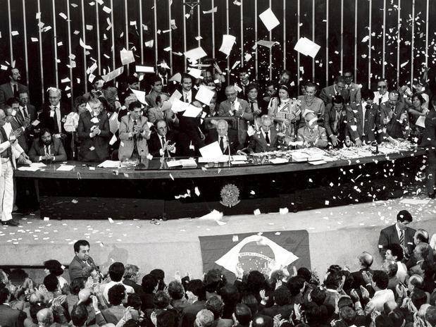 Juristas: após 25 anos, Brasil ainda não cumpre objetivos da Constituição