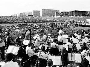 Juristas: após 25 anos, Brasil ainda não cumpre objetivos da Constituição Juristas: após 25 anos, Brasil ainda não cumpre objetivos da Constituição