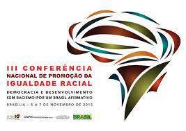De 5 a 7 de novembro, em Brasília, será realizada a III Conferência Nacional de Promoção da Igualdade Racial (CONAPIR). Nas etapas estaduais preparatórias surgiram diversas propostas de enfrentamento ao racismo e de promoção da igualdade racial também no que se refere à área de comunicação. Acompanhe, também, informações sobre prêmios com inscrições abertas. Com o tema “Democracia e desenvolvimento sem racismo: por um Brasil afirmativo”, a III CONAPIR será no Centro de Eventos e Convenções Brasil 21. A expectativa é de que o evento contará com mais de 1400 participantes, entre delegados, observadores, convidados e equipe de organização. Nas conferências regionais e estaduais preparatórias foram apresentadas mais de mil propostas, que serão debatidas em grupos de trabalho durante o evento em Brasília, nos subtemas