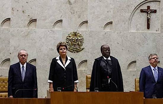 Quando o STF vai votar pela cassação do crucifixo de seu plenário?