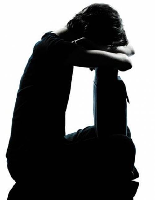 Um levantamento realizado por um grupo de pesquisadores da Universidade de Melbourne, na Austrália, encontrou 461 estudos que apontam a relação entre discriminação racial e ocorrências de depressão e ansiedade em crianças e adolescentes. O relatório, publicado em outubro no periódico Social Science & Medicine, analisou estudos conduzidos em sua maioria nos Estados Unidos, com jovens entre 12 e 18 anos. Segundo o levantamento, os grupos étnicos mais representados nas pesquisas são afro-americanos, latinos e asiáticos. Os tipos de discriminação mais presentes nesses estudos são experiências interpessoais e não racismo institucional ou sistêmico. Segundo o texto, o levantamento comprova um problema que precisa ser combatido na sociedade, na escola e nas comunidades para melhorar a saúde infantojuvenil, uma vez que as crianças que passam por essas experiências têm mais propensão a baixa autoestima, baixa resiliência e piores níveis de bem-estar. Ainda de acordo com o relatório, as mães que sofrem racismo durante a gestação têm mais dificuldades no parto.