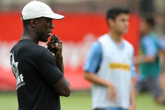 Seedorf será o novo técnico do Milan, diz canal italiano