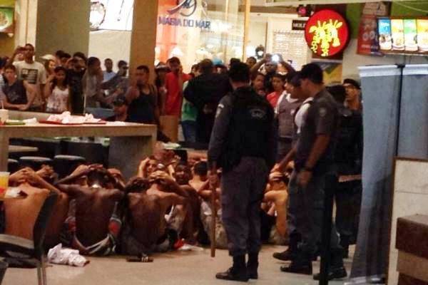 jovens-no-chão-presos-em-Vitória1