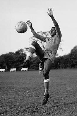 De Cristiano Ronaldo a Figo, astros do futebol se despedem de Eusébio