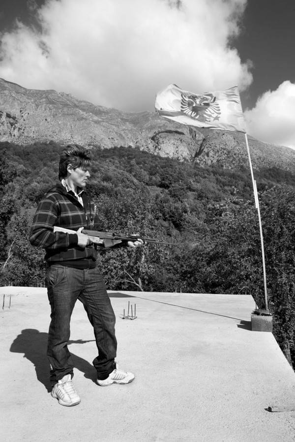 As mulheres albanesas que viveram suas vidas como homens: fotos