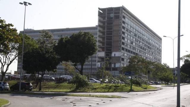 UFRJ abre concurso público com 238 vagas para professores. Salários chegam a R$ 8.049