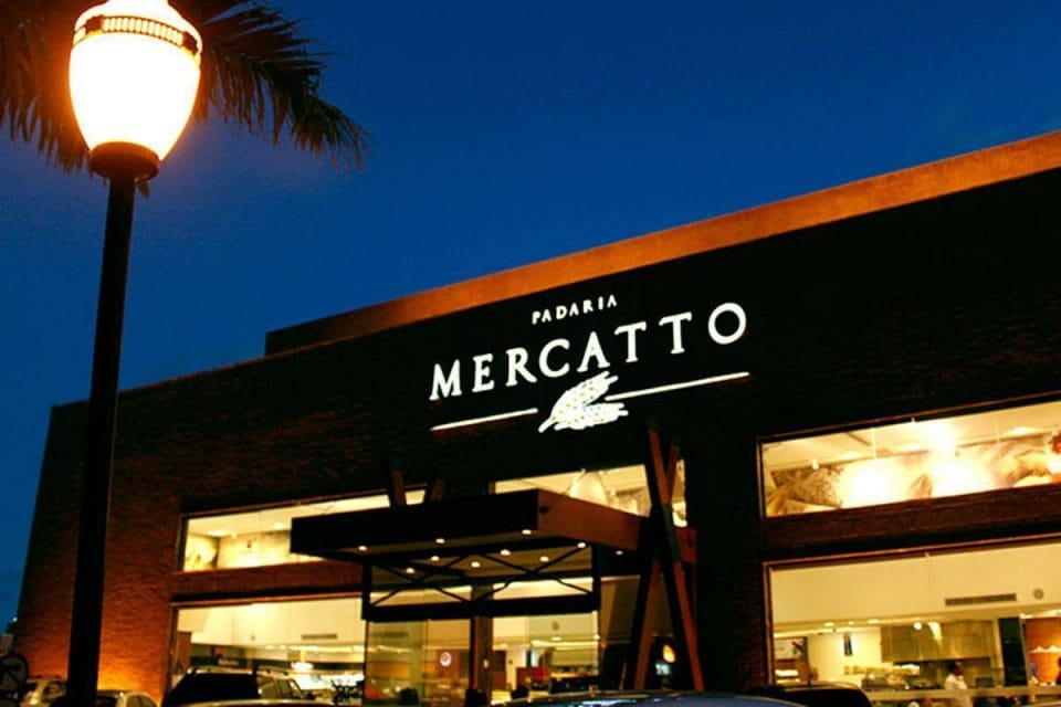 Empresário que defendeu garçom em padaria emite nota e se diz indignado