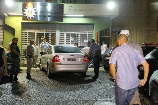 Policiais do Denarc são presos com dois quilos de cocaína no RS