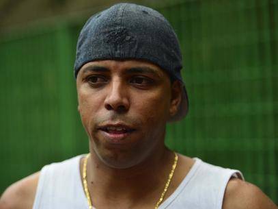 Gays protestam por adolescente morto: 'não foi suicídio'