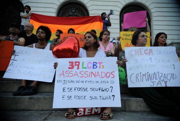 Mães pela igualdade protestam no Rio contra assassinatos por homofobia