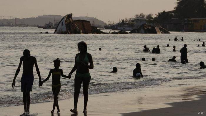 A paz permite algumas liberdades, que não eram possíveis nos tempos de guerra, como a livre circulação dentro do país angola9