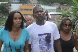 Ato político-cultural em SP lembra morte de Cláudia Ferreira