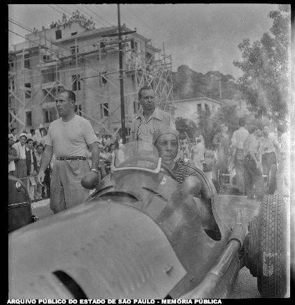 Benedicto Lopes, negro, brasileiro, piloto de carro