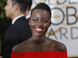 As contribuições opostas de Lupita Nyong’o e Anitta na padronização da beleza