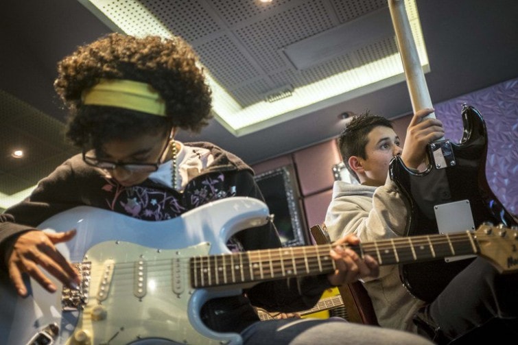 Estamos desperdiçando jovens que poderiam ser sujeitos muito ágeis, como atletas e músicos / Crédito: Daniel Caron/FAS