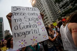 SP - PROTESTO/EDUARDO CUNHA/SP - POLÍTICA - Coletivos feministas se reúnem em protesto contra projeto de lei criado pelo deputado Eduardo Cunha, que dificulta o atendimento a mulheres vítimas de estupro; manifestação saiu do MASP em direção ao centro de São Paulo. 12/11/2015 - Foto: CARLA CARNIEL/FRAMEPHOTO/FRAMEPHOTO/ESTADÃO CONTEÚDO