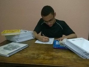 Jorge levou o crucifixo que ganhou da avó como amoleto da sorte (Foto: Divulgação/Jorge)