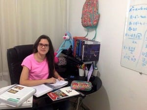 Sofia teve uma ajuda de peso ao estudar com o pai, que é estudante de medicina (Foto: Divulgação/Sofia)