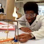 Ele foi adotado em um orfanato em Zimbábue